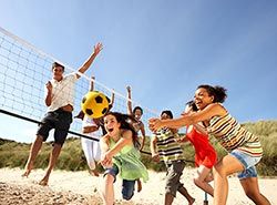 Bli med på strandsport på stranda i Barcelona, Costa Brava