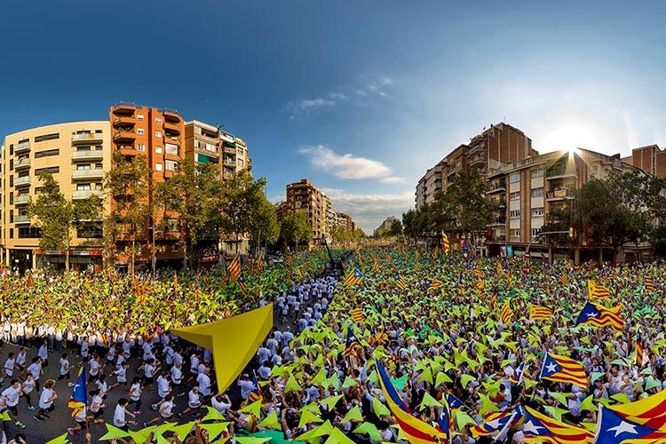 Store demonstrasjoner i Barcelona på Catalonias nasjonaldag