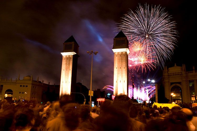 Nyttårsaften i Barcelona 2014. Stor feiring ved Montjuic.